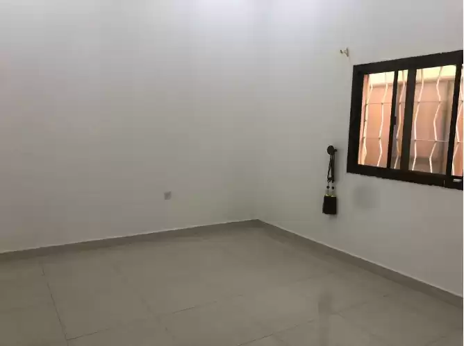 Residential Ready Property 1 Bedroom U/F Apartment  for rent in Al Sadd , Doha #7710 - 1  image 
